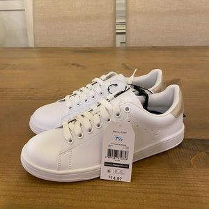 Time and Tru Woman’s Sneaker